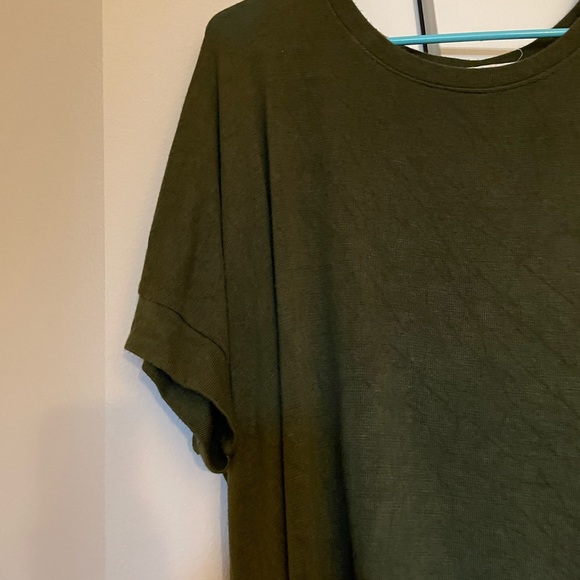 Urban Outfitters Truly Madly Deeply Green T-Shirt - Picture 4 of 7